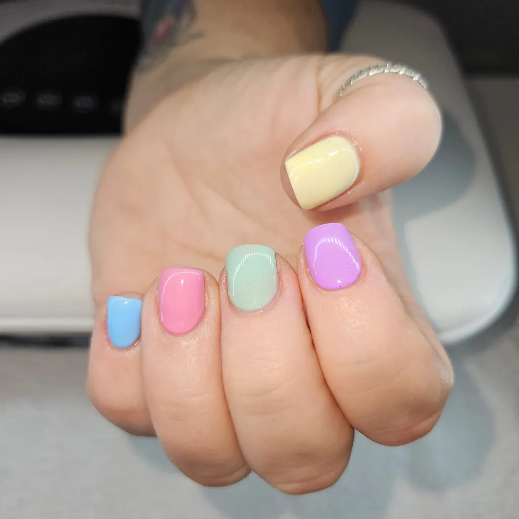Pastel manicure