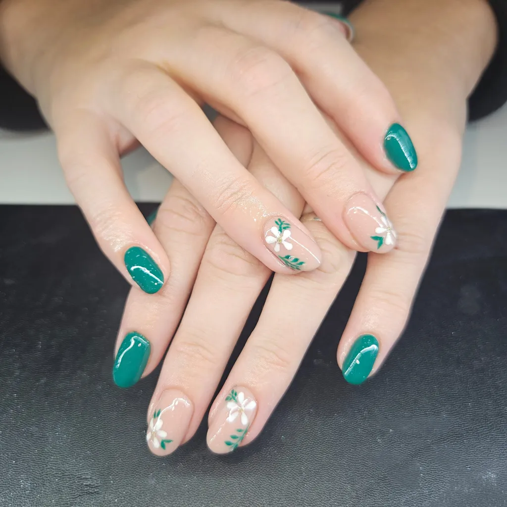 Chrome or glitter detail